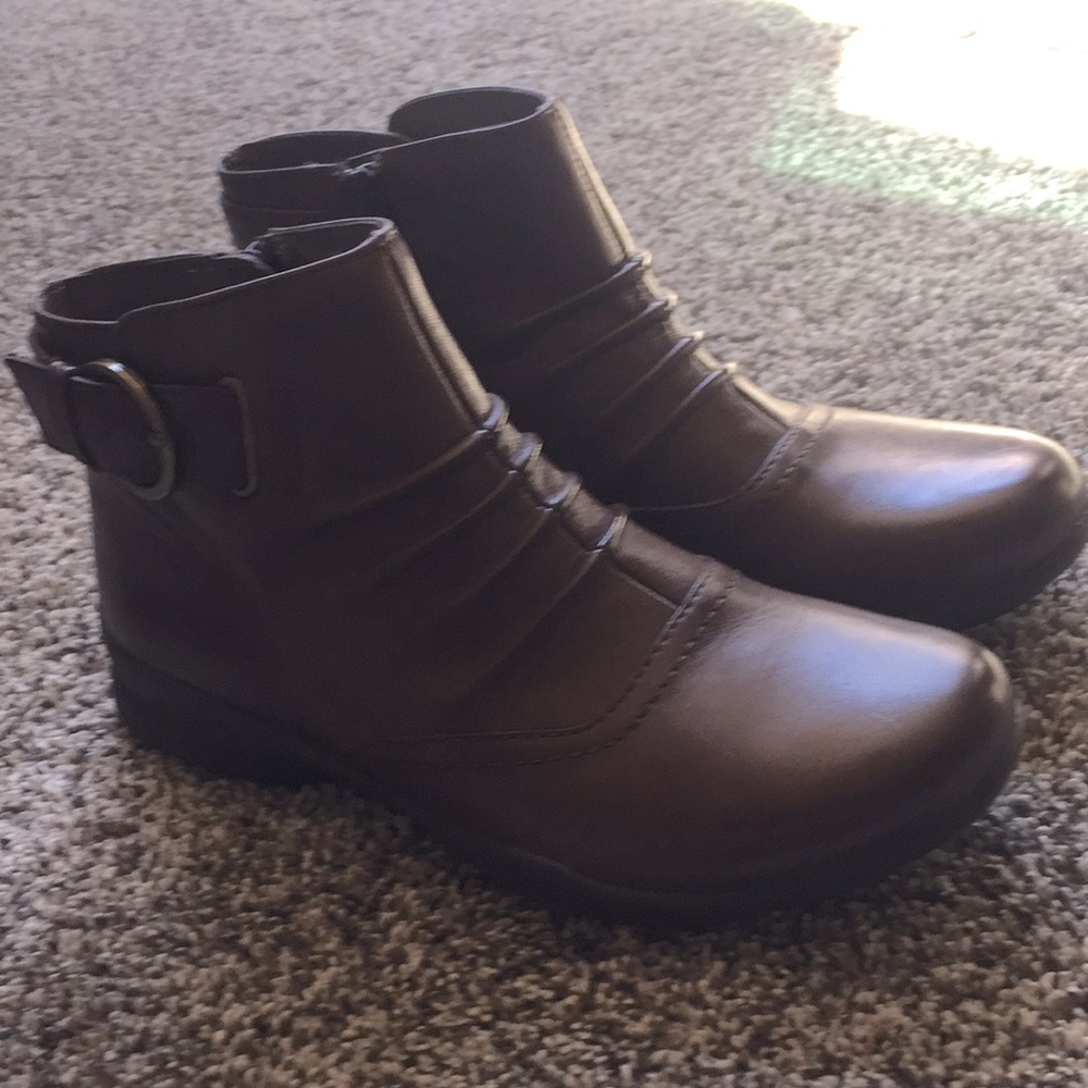Earth booties